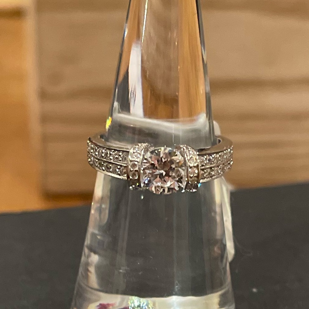 New sterling silver and CZ ring size 6